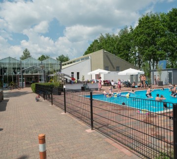 Freibad mit Sonnenterrasse